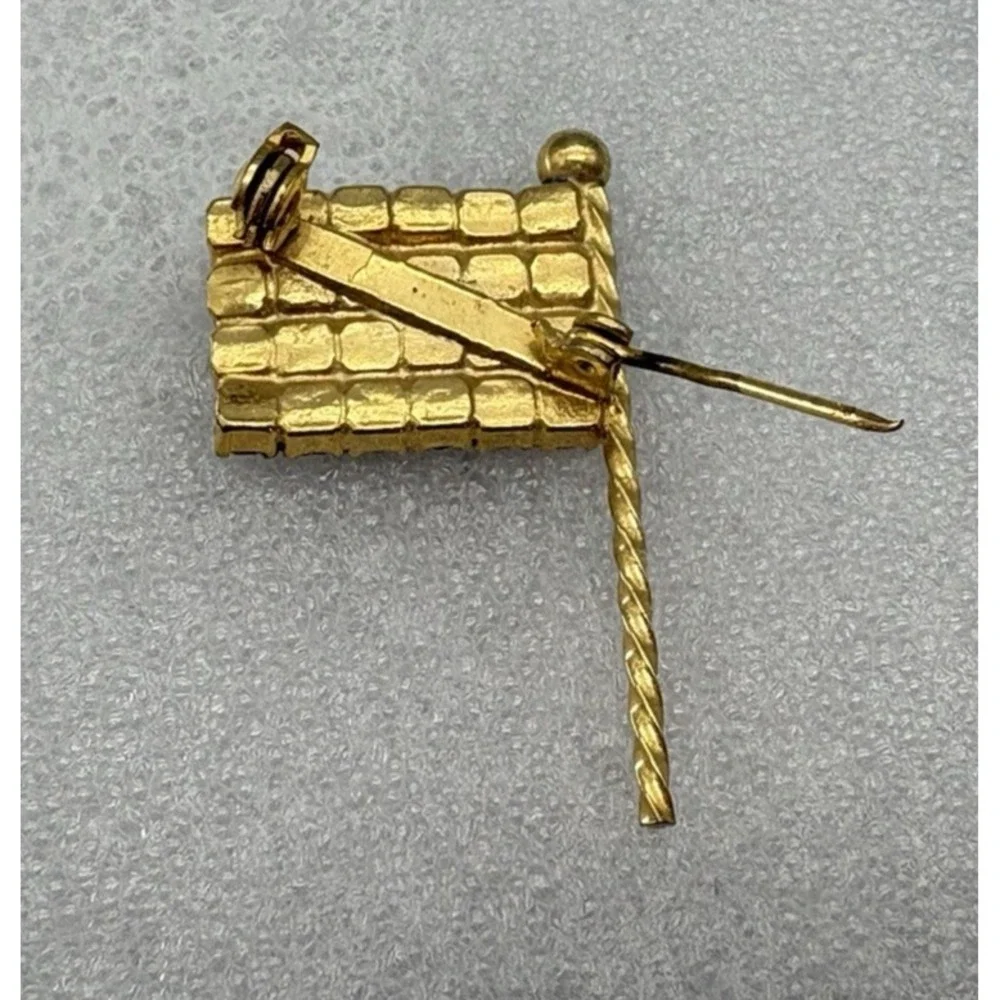 Vintage jewelry patriotic rhinestone gold tone American small flag brooch pin